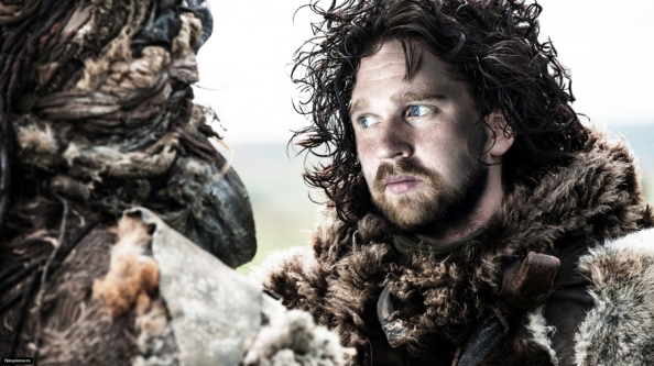 Christopher Wagelin som Jon Snow i Svenska Game of thrones